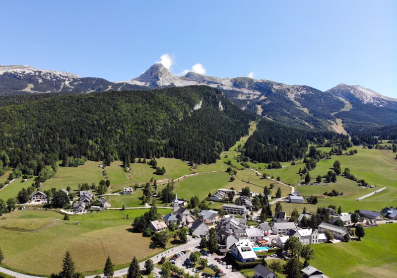 Village-Corrençon-été-drone