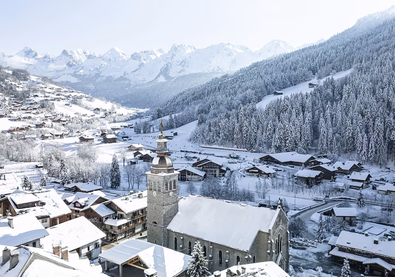Vue du village et la chaîne des Aravis