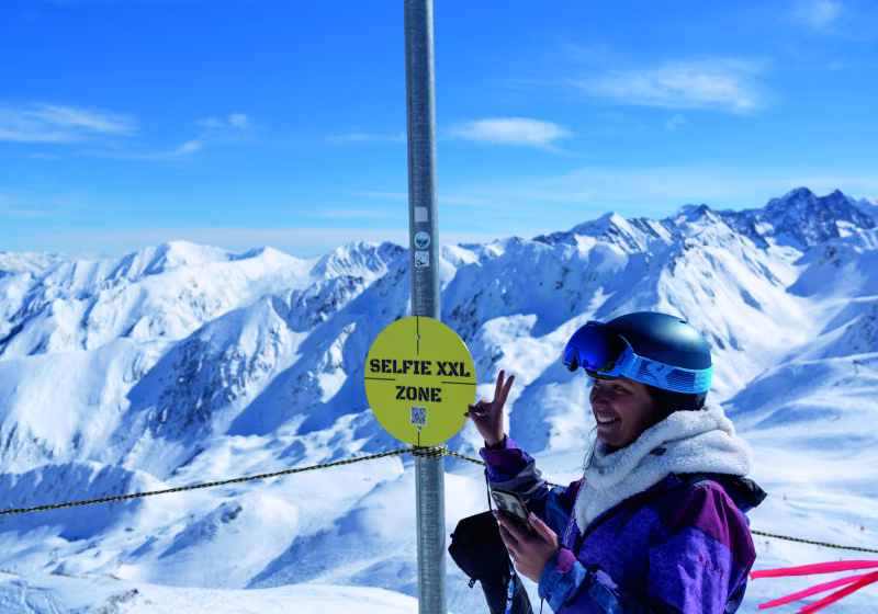 Peyragudes-poudreuse-soleil-ski-yael©tristanbuchot-npy-69 CMJN
