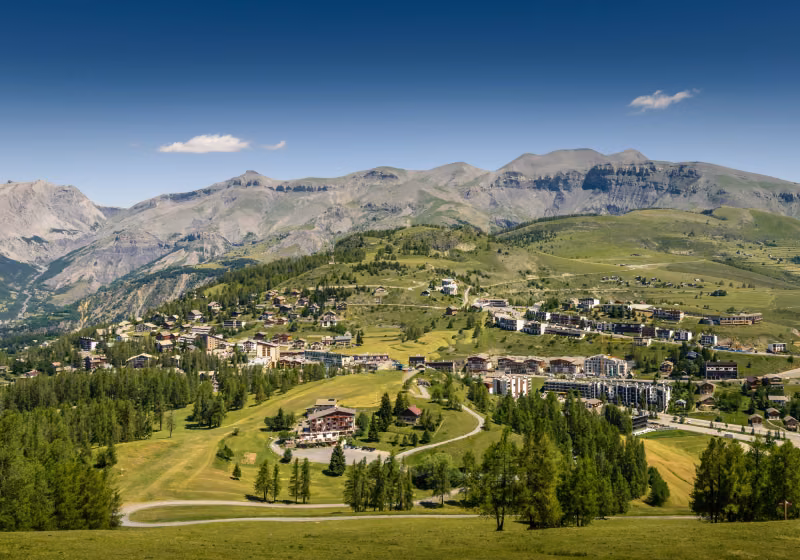 Valberg - vue village depuis la Croix du Sapet @OT Valberg-@Xavier GIRAUD