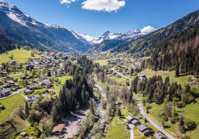 Le village des Contamines-Montjoie au printemps